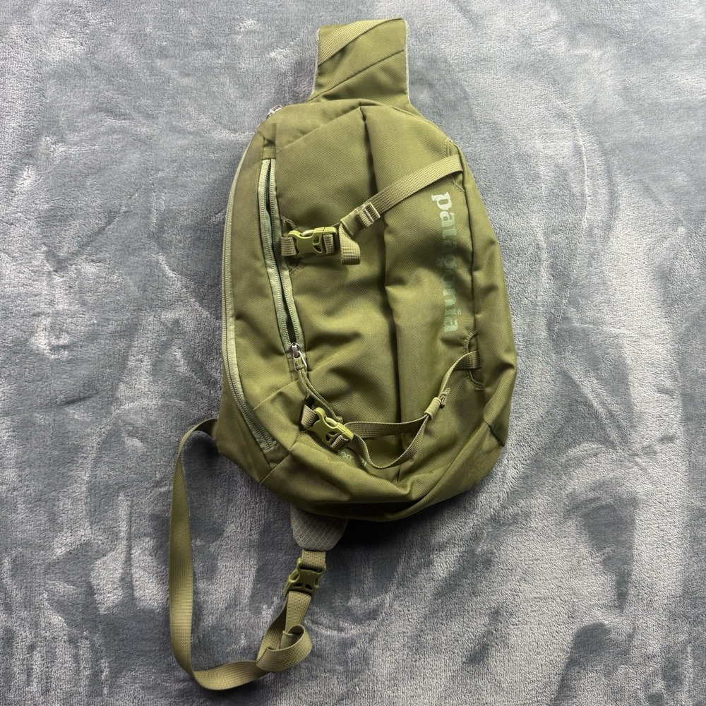 Patagonia Atom 8L Sling Shoulder Crossbody Hiking Camping Bag Backpack Green